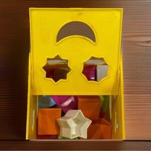 VTG Child Guidance Form Fitter Yellow Shape Sorter Box w/ Blocks